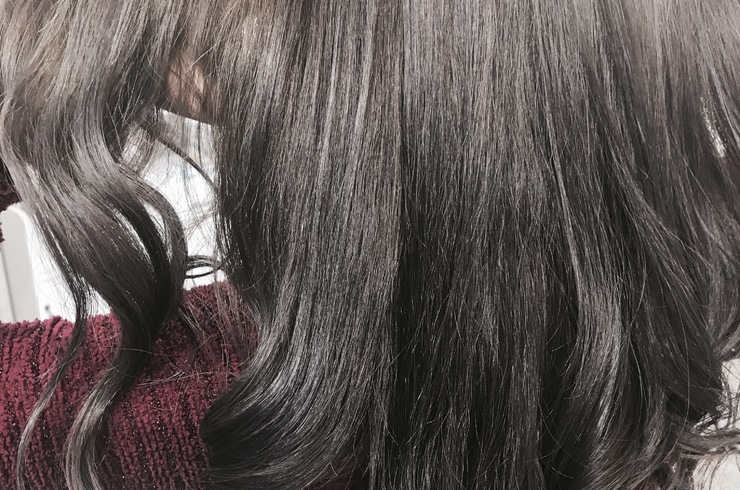 ロングヘアのラベンダーアッシュ